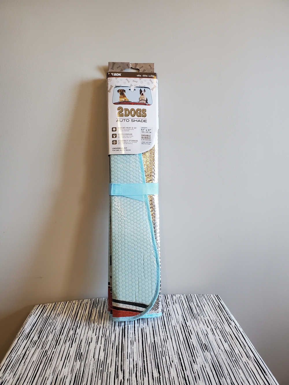 2Dogs Auto Shade 57" x 27"